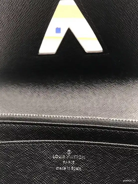 WIS Wallet Louis Twist Vuitton 0603